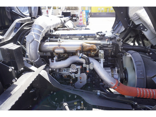 �L�x�ȃg���b�N�A���p�ԁA�n�C�G�[�X�Ȃǎ�舵���Ă���܂��B��xHP�������������Bhttp://www.vantruck.co.jp/