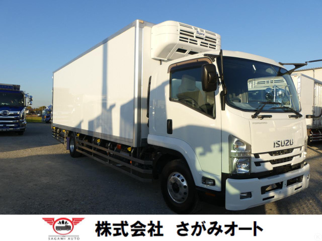 フォワード冷蔵冷凍車