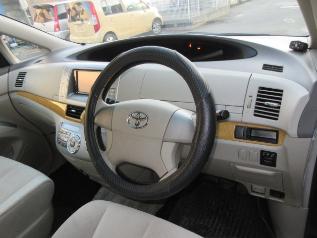 内装は年式の割に比較的綺麗です。