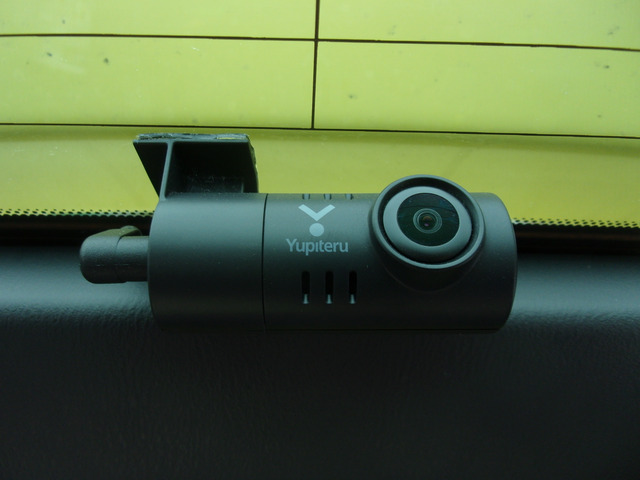 �h���C�u���R�[�_�[�͑O��ɑ����B