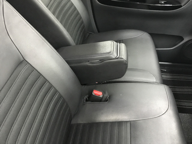 �y�K���X����̕i���z ���Ђ̓W���ԗ��ɂ�AIS�Ӓ菑�ƃI�[�g�I�[�N�V�������̍���\��ςݍ���ł��܂��B�v���C�X�{�[�h�̋��z�͏��o��݂̂��x�������z�B�i�������i���S���͈ꌩ�ɔ@�����B��ڗđR�ł��B