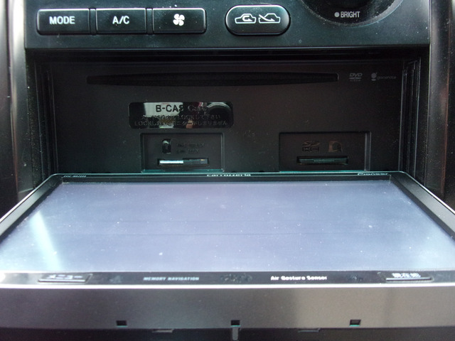 CD,DVD,SD�J�[�h�X���b�g���B