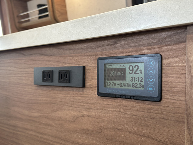 �o�b�e�����j�^�[ 100V�R���Z���g