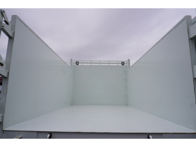 �V�Ԓ����������Ă���܂��B���g�p�̎ԂȂǂ����Ŕ[���������g���b�N����������u���Ă���܂��̂ł������������B