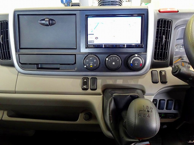 �A�h�u���[ �^�[�{ �r�C�u���[�L �Ԑ���E�x�񑕒u �Փ˔�Q�y���u���[�L �t�H�O�����v �g���N�V�����R���g���[�� �ЊO�V�[�g�J�o�[