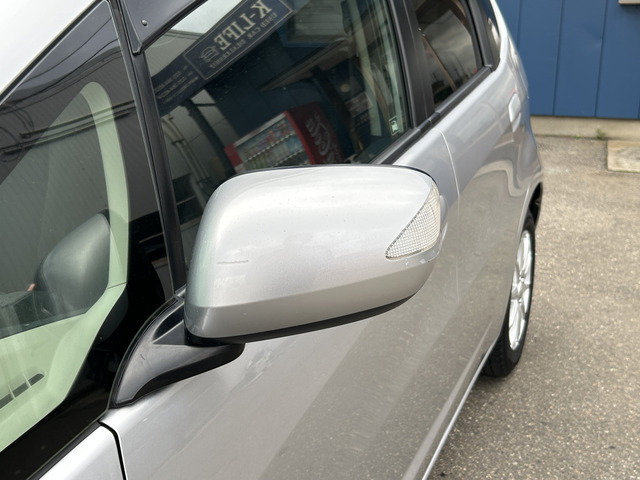 �y�x�����z���i�X�z���Ԃ������������܂��āA���ɗL�������܂��B�݌Ɏԗ��ɂȂ�܂��̂ŁA���񂲓s���̋X�������ɁA���ɗ��ĉ������B���X�\��������ƁA���ē����X���[�Y�ł��B