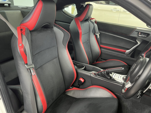 ���Ђł͂��D�݂̃t���A�}�b�g�ELED���[�������v�Ȃǂ���]������Γ��X�X�^�b�t�܂Ł�