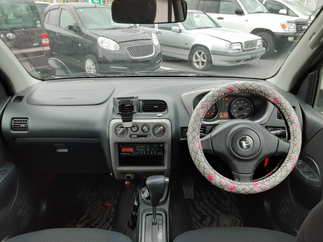 大高店は軽自動車をメインに取り扱っておりますが、本店ではコンパクトカーからミニバン、輸入車まで取り扱っております。グループ全店で常時在庫180台以上取り揃えております。厳選仕入れをしております!