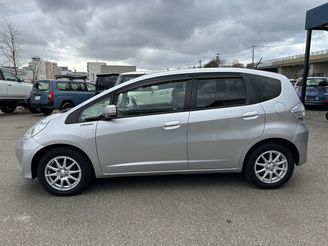 �y�x�����z���i�X�z���Ԃ������������܂��āA���ɗL�������܂��B�݌Ɏԗ��ɂȂ�܂��̂ŁA���񂲓s���̋X�������ɁA���ɗ��ĉ������B���X�\��������ƁA���ē����X���[�Y�ł��B