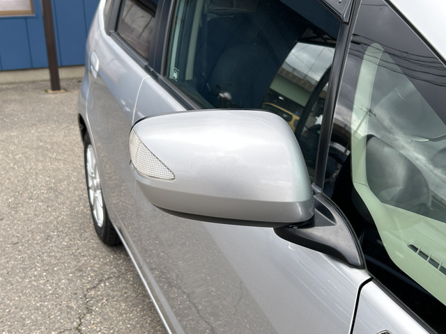 �y�x�����z���i�X�z���Ԃ������������܂��āA���ɗL�������܂��B�݌Ɏԗ��ɂȂ�܂��̂ŁA���񂲓s���̋X�������ɁA���ɗ��ĉ������B���X�\��������ƁA���ē����X���[�Y�ł��B