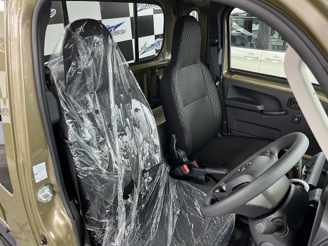 ���Ђł͂��D�݂̃t���A�}�b�g�ELED���[�������v�Ȃǂ���]������Γ��X�X�^�b�t�܂Ł�