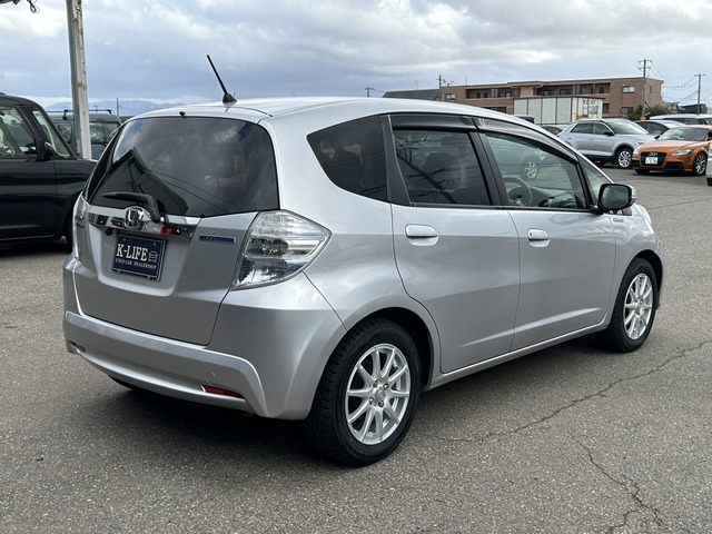 �y�x�����z���i�X�z���Ԃ������������܂��āA���ɗL�������܂��B�݌Ɏԗ��ɂȂ�܂��̂ŁA���񂲓s���̋X�������ɁA���ɗ��ĉ������B���X�\��������ƁA���ē����X���[�Y�ł��B