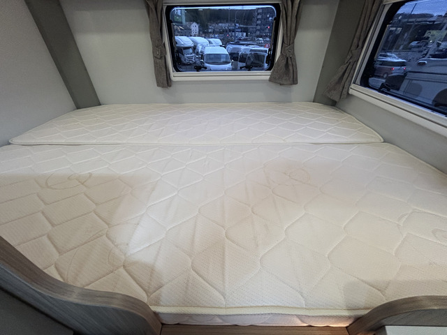 ���A�͏��W�x�b�h!���@��180cm&times;126cm�ƂȂ��Ă���܂�!