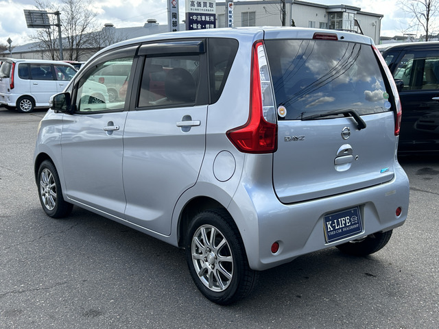 �y�x�����z���i�X�z���Ԃ������������܂��āA���ɗL�������܂��B�݌Ɏԗ��ɂȂ�܂��̂ŁA���񂲓s���̋X�������ɁA���ɗ��ĉ������B���X�\��������ƁA���ē����X���[�Y�ł��B