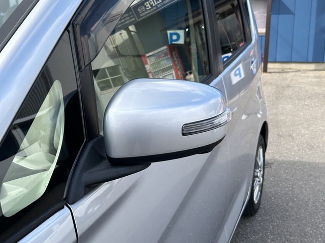 �y�x�����z���i�X�z���Ԃ������������܂��āA���ɗL�������܂��B�݌Ɏԗ��ɂȂ�܂��̂ŁA���񂲓s���̋X�������ɁA���ɗ��ĉ������B���X�\��������ƁA���ē����X���[�Y�ł��B