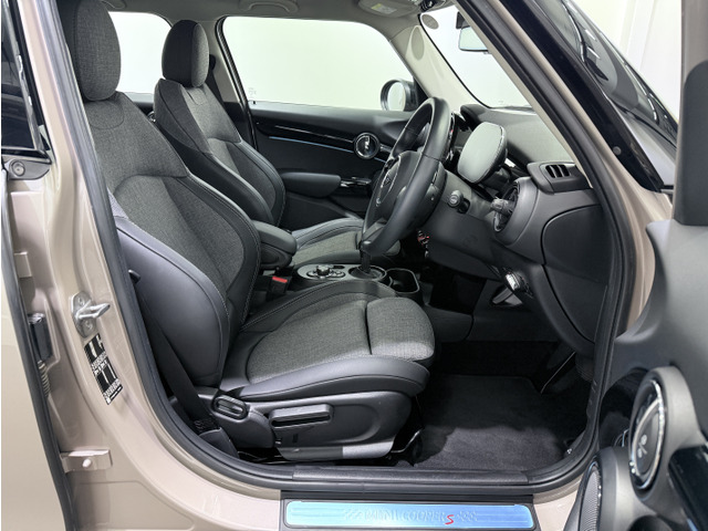 ��MINI�̃��[�J�[�ۏ�(�V�ԕۏ�)���p��������Ŕ[�Ԓv���܂��̂ŁA�����n����ɖ�����s������������܂��Ă��A�S���̐��K�f�B�[���[�ɂĖ����C�����󂯂邱�Ƃ��ł��܂��B��p�͎ԗ��{�̉��i�Ɋ܂܂�܂��B