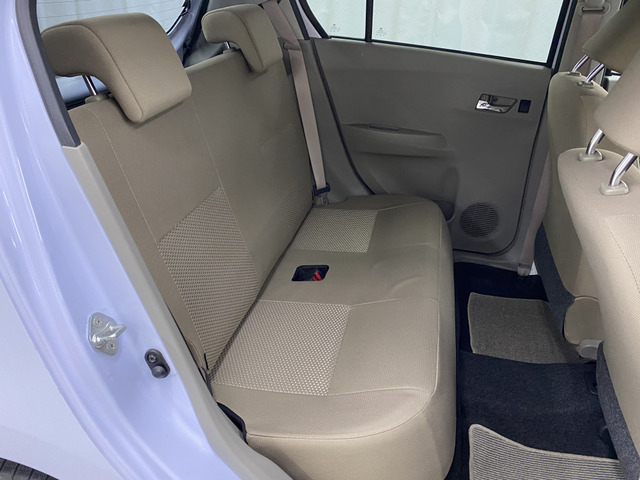 【全国納車OK】 現車をご覧になれないお客様でも、安心してお車をご購入いただける環境を整えております。 色々な角度から撮影したたくさんの画像など豊富な資料送りいたしております。