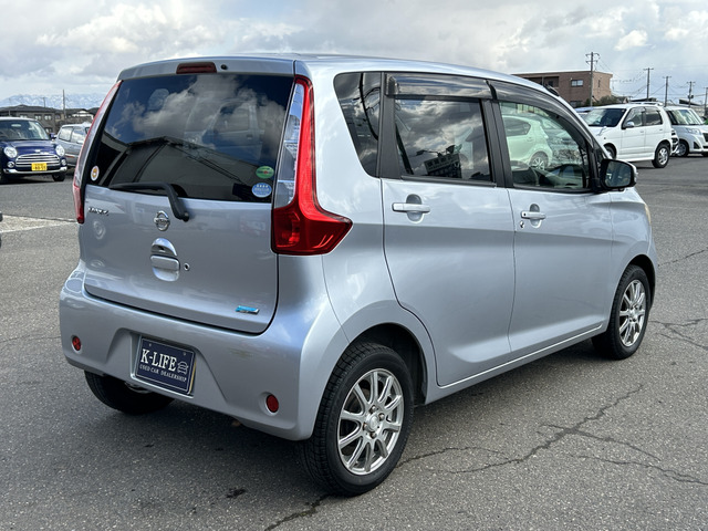 �y�x�����z���i�X�z���Ԃ������������܂��āA���ɗL�������܂��B�݌Ɏԗ��ɂȂ�܂��̂ŁA���񂲓s���̋X�������ɁA���ɗ��ĉ������B���X�\��������ƁA���ē����X���[�Y�ł��B