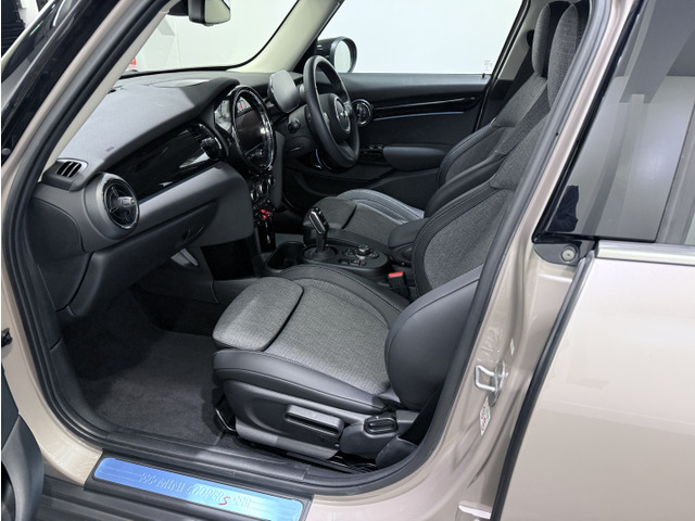 �N���X/���U���b�g&�u���b�N�p�[���̃X�|�[�c�V�[�g�ɂ͓~�G�⊦�����ɉ��K�ȃV�[�g�q�[�^�[���O�ȍ��E�ɑ�������Ă��܂��B�^�]�ȁE����ȋ��Ɏg�p�����قƂ�ǂȂ��A�ƂĂ��Y��ȏ�Ԃł��B