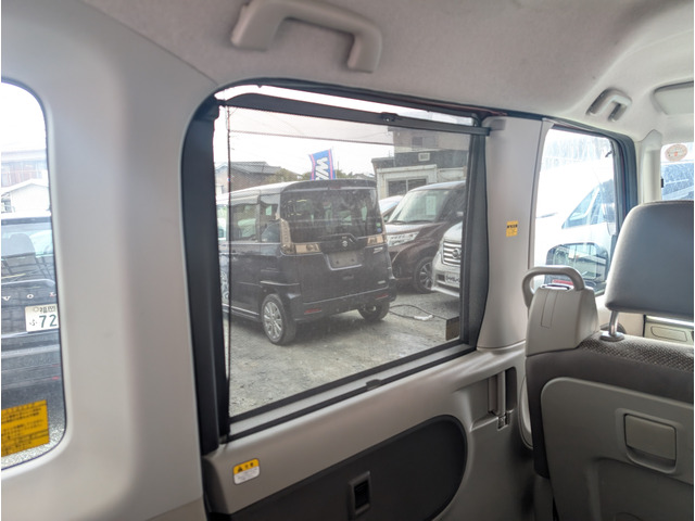 ���E�X���C�h�h�A�ɂ̓T���V�F�[�h��������Ă܂��B�������������ۂɂ͏d�󂷂鑕���ɂȂ�܂��B