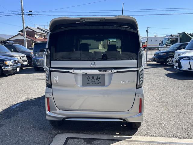 �傫�ȃo�b�N�h�A�ŉו��̐ς݉��낵���֗��ł��B