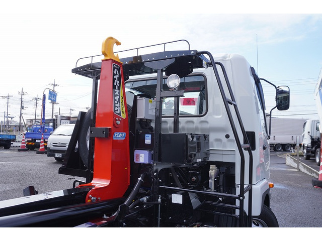 �V�Ԓ����������Ă���܂��B���g�p�̎ԂȂǂ����Ŕ[���������g���b�N����������u���Ă���܂��̂ł������������B