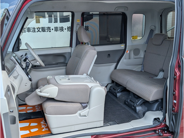 ����Ȃ�|���΃e�[�u���Ƃ��Ďg�p�ł��܂��B�h���C�u�̍ۂɂ͎ԓ����x�e�X�y�[�X�ɂ��Ȃ�̂ŕ֗��ł���!