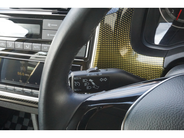 �����̃��o�[���E�B���J�[�̃��o�[�ł��B�����ăN���[�Y�R���g���[���̃X�C�b�`�������ł��B