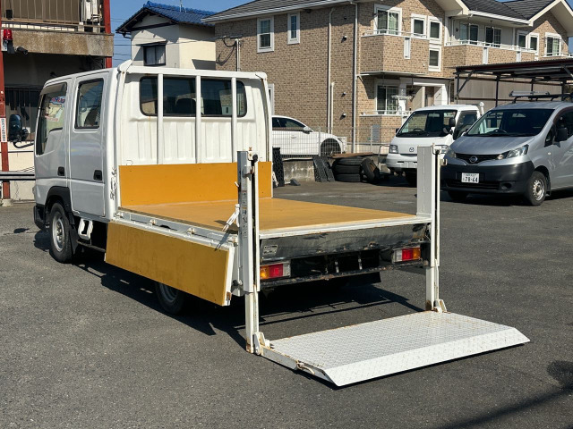 �V���a�̐����p���[�Q�[�g�ł��B�ב�͖؂ł��B