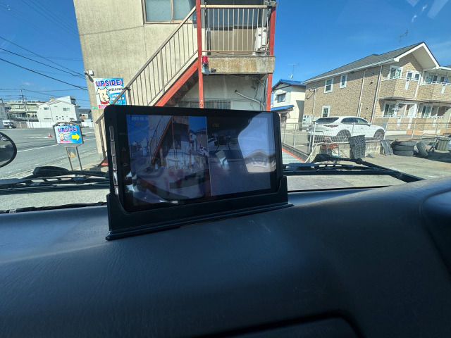 �O��h���C�u���R�[�_�[�̃��j�^�[�ł��B�o�b�N�J�����̑���ɂ��Ȃ�܂��B