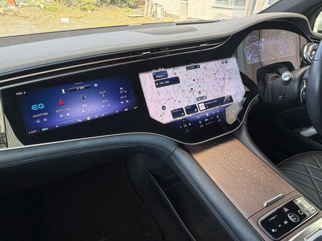 Burmester3D�T�E���h�E�V�[�g�x���`���[�^�[�E���A�A�N�X���X�e�A�����O