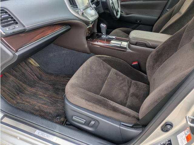 クラウンハイブリッド 2.5 ロイヤルサルーンG