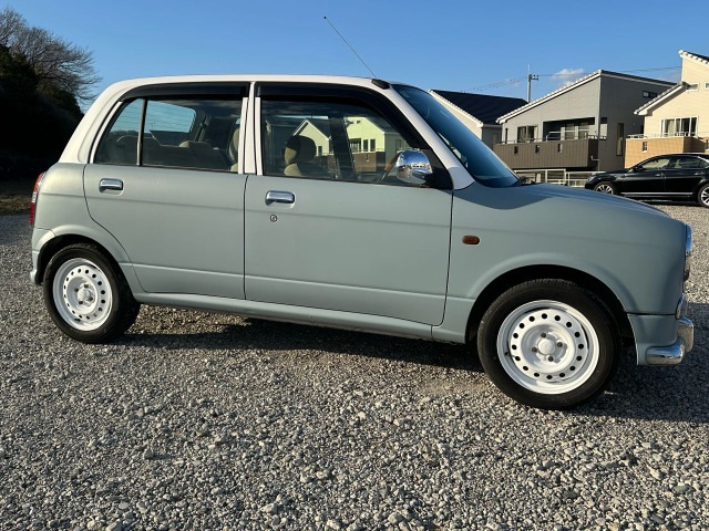 ミラジーノベース