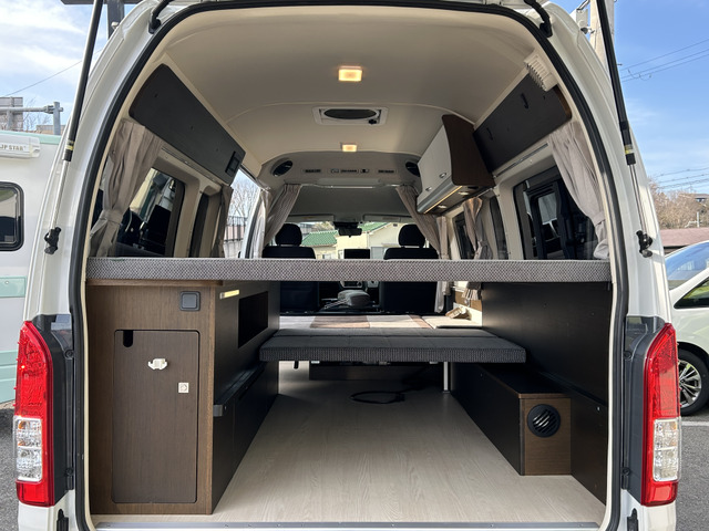 �傫�ȃo�b�N�h�A�ŉו��̏o��������y�X�ł�!