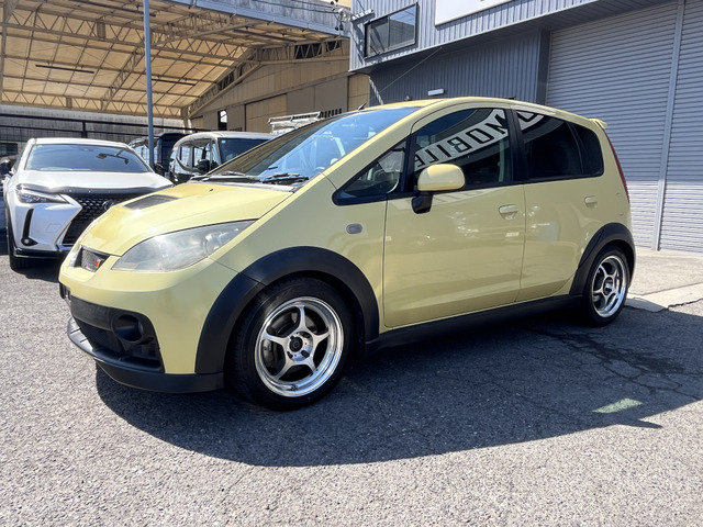 左サイド斜めからの一枚です。