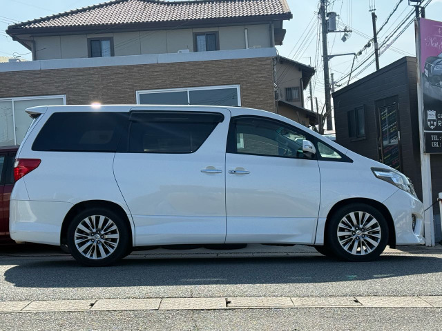 当店ではほとんどお車を、信頼できる日本自動車鑑定協会にて1台ずつチェックし、外装・内装・機関・修復歴の4項目についての鑑定を行い見た目からでは判断のつかない箇所も包み隠さず公開しております♪