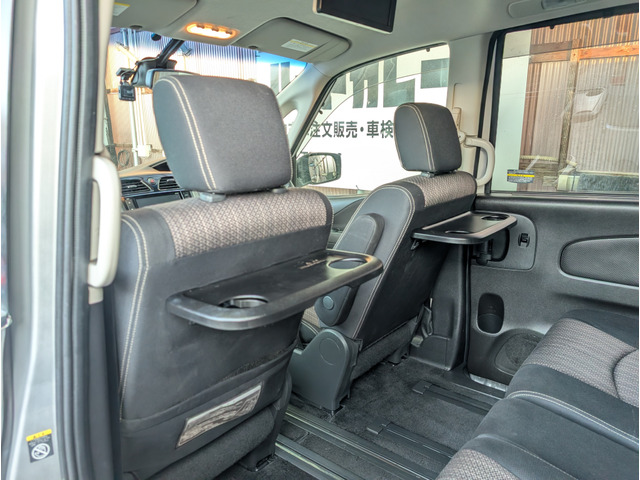 �T���V�F�[�h���l�ɐl�C�Ȃ̂�������̃V�[�g�o�b�N�e�[�u���B���q�l�ł����삪�ł�����Ȃ̂ŁA�h���C�u�̍ۂ͉����Ɩ��ɗ������Ȃ�ł���`��