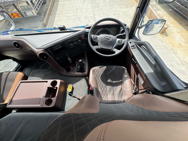 プロフィア冷凍冷蔵車