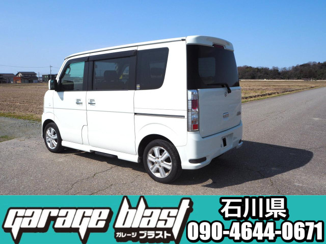 �t���G�A���Ń��A���o���o�[���ɂ̓A���_�[�X�|�C���[�Ɖ����ɃX�|�C���[���t���Ă��܂��̂Ŏl�p���{�f�B�ŃJ�b�R�悭���܂��Ă��܂�