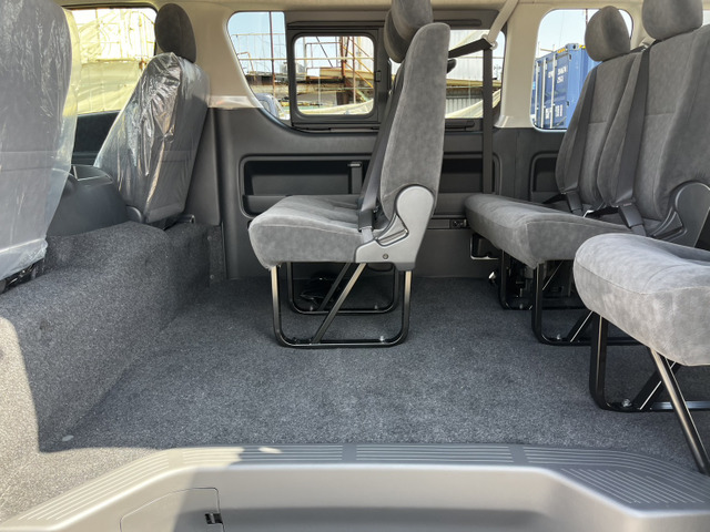 グランドキャビンの魅力は最大10名乗り状態+広々としたラゲッジスペースを確保できる点ですね(^^♪趣味・アウトドアからお仕事・送迎など幅広いシーンで活躍する訳ですね★