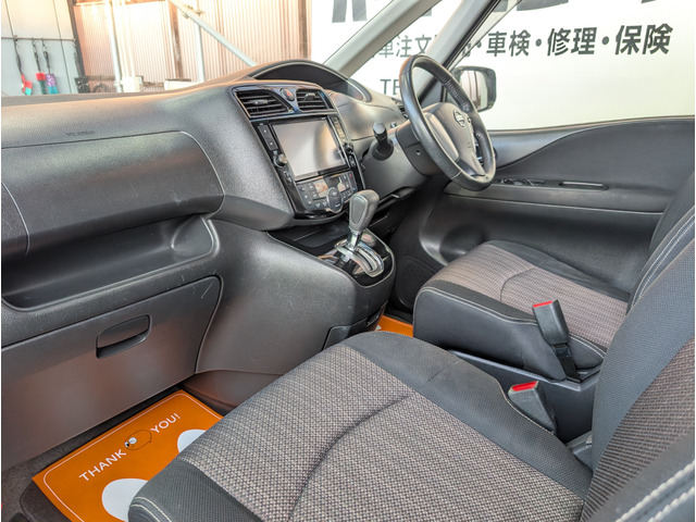 �����̓u���b�N�n�J���[�ōʂ��Ă܂��B�x�[�W����O���[�ł͉��ꂪ�ڗ��̂ŁA���n�̓����F�͐l�C�Ȃ̂ł��B