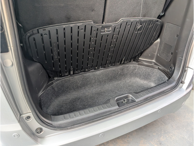 �����ɂ����[�ӏ�������̂ŁA�M�d�i���ԓ���A���q�l�̒��ւ��Ȃǐς߂ĕ֗��ł��B