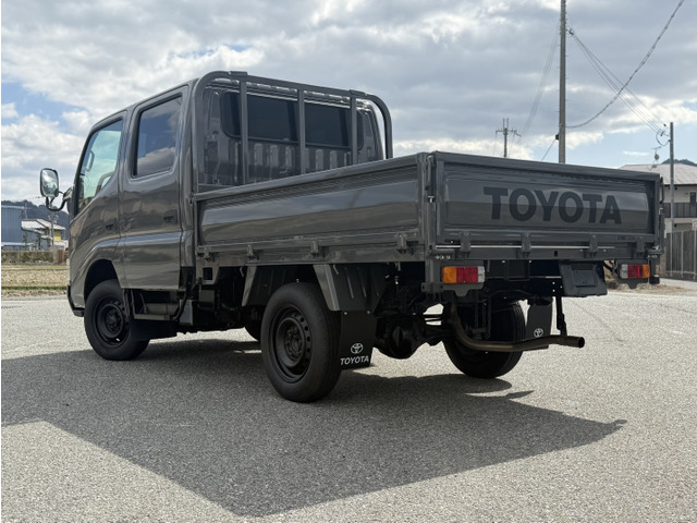 �O��TOYOTA�G���u�����{�H�ςł��B