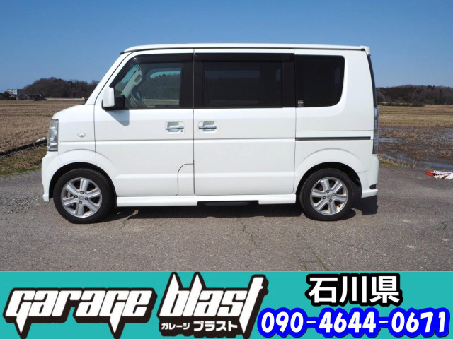 ���E���Ɍ㕔�h�A�͓d���̃X���C�h�h�A�ɂȂ��Ă��܂��̂� �������ԏ�Ńh�A���J�����͂��݂� �ׂ̎ԂɂԂ���S�z������܂���