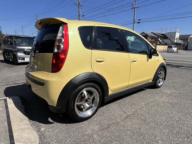 右サイド斜めからの一枚です。