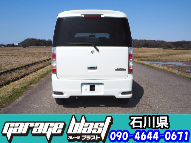 �t���G�A���Ȃ̂Ń��A�o���p�[����^�ŃJ�b�R�����ł��ˁB�����ɂ��X�|�C���[�����Ă��܂��B4WD�^�[�{�͐��⓹���R�̂��ו���ς�ł��͋�������܂�