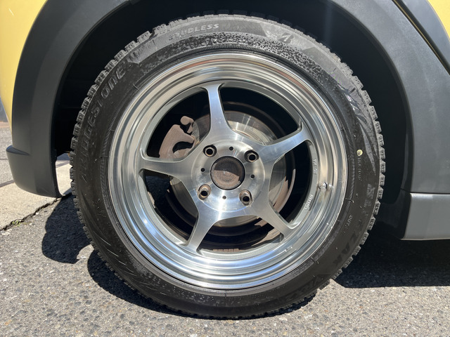 ENKEI製アルミホイール装着車です。