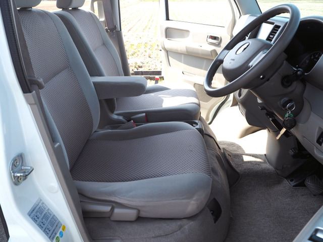 �^�]�ȂƏ���Ȃ̐^�񒆂�|���ƂЂ��|�����t���Ă��܂� �x���`�V�[�g�łǂ��炩��̃h�A����ł��ȒP�ɏ��~��ł��܂� �����́A�ƂĂ��L�X�ŋ�����������܂���