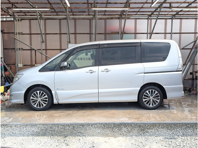 セレナ2.0 ハイウェイスター Vセレクション+Safety II S-HYBRID