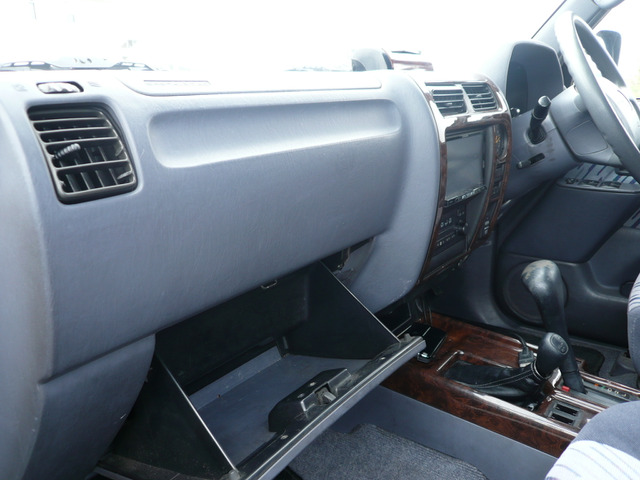 ���������ނ������ۂ����O���[�u�{�b�N�X����O�ɂ��΂��ƊJ���̂ŁA���ނ̏o����������₷���ł���!